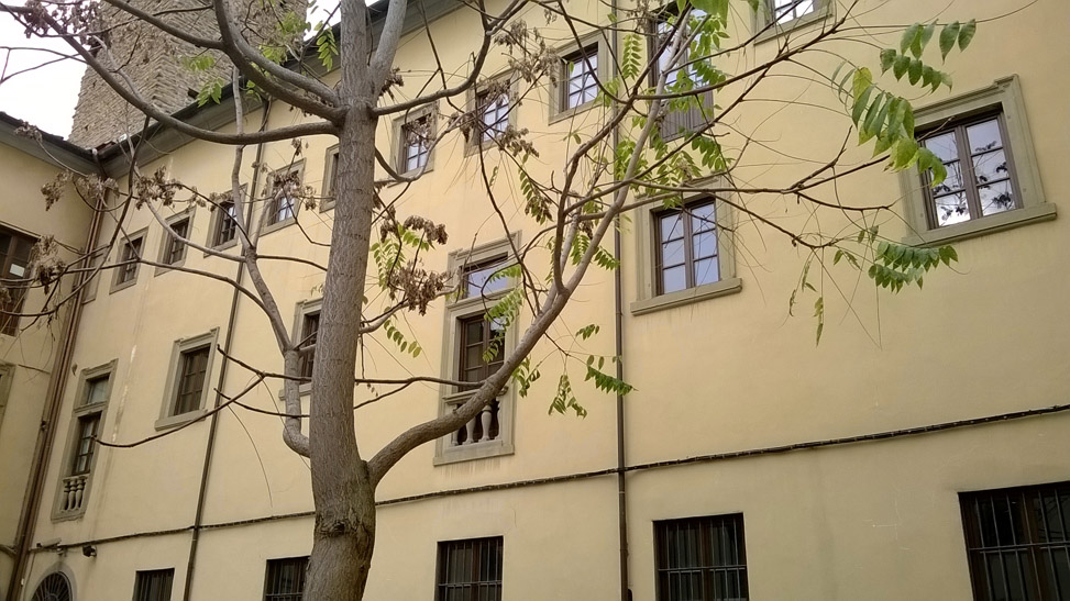 Restauro e installazione infissi in legno presso la Pretura